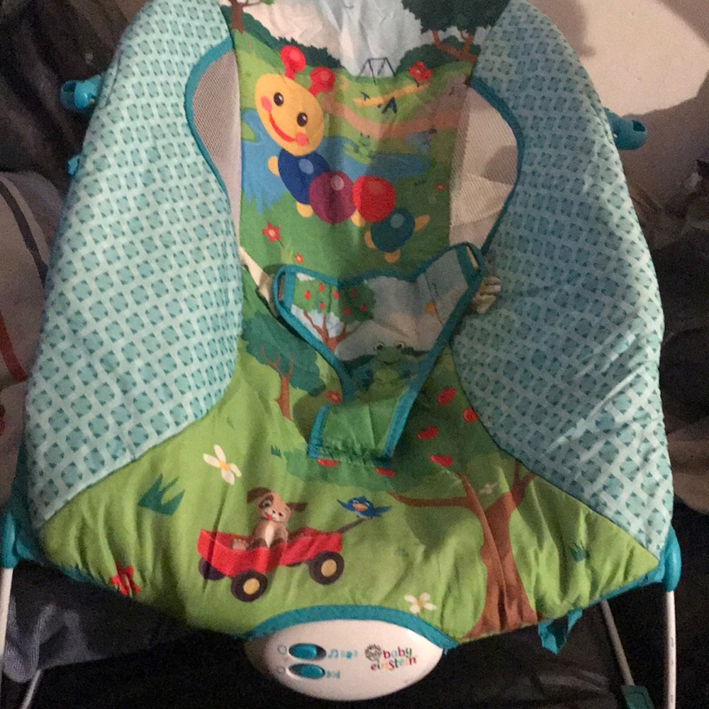 Neutral baby bouncer